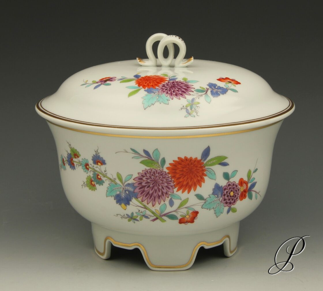 große Bonboniere Meissen mit Indischer Blumenmalerei Porzellan